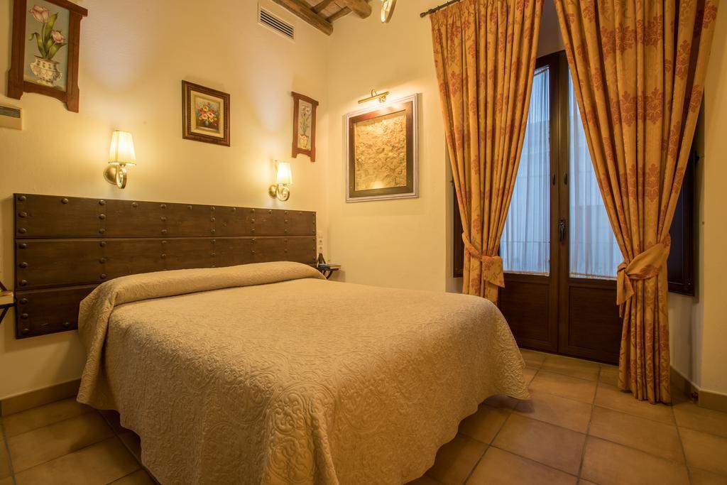 La Posada Del Infante ลา ปัวบลา เด ลอส อินฟานเตส ภายนอก รูปภาพ